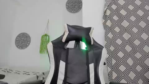 adri_sexboy229 online show from 10/19/25, 05:41