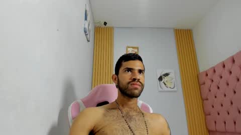 adri_sexboy229 online show from 10/28/25, 07:45