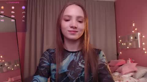Snapshot of adria_arjona chatting on 06/24/26, 01:15 Eva online show from 06/24/26, 01:15