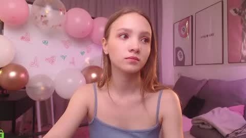 Snapshot of adria_arjona chatting on 07/05/26, 01:23 Eva online show from 07/05/26, 01:23