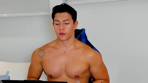 Snapshot of adrian_del_mar chatting on 06/10/26, 01:39 Adrian del Mar online show from 06/10/26, 01:39