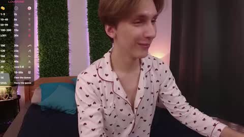 Adrian online show from 03/08/25, 04:06