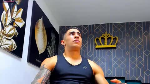 Snapshot of adrian_rae chatting on 11/12/25, 12:00 online show from 11/12/25, 12:00