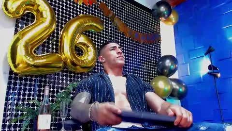 Snapshot of adrian_rae chatting on 11/28/25, 04:42 online show from 11/28/25, 04:42