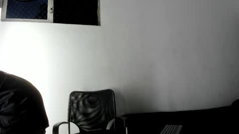 Snapshot of adrian_wolff chatting on 06/07/26, 03:54 Adrian W online show from 06/07/26, 03:54