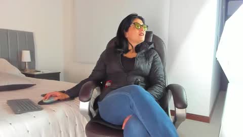 Adriana online show from 12/16/25, 04:28