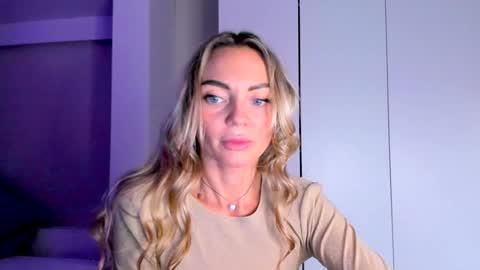 Adriana online show from 12/25/24, 10:16