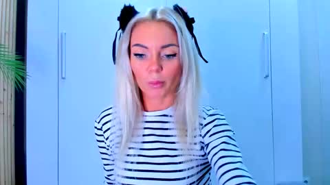 Adriana online show from 09/16/25, 11:22