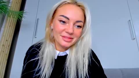 Adriana online show from 10/10/25, 04:06