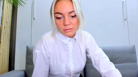 Adriana online show from 10/11/25, 02:15