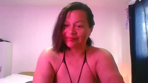 Snapshot of adrianagogo18 chatting on 10/05/25, 01:53 adrianagogo18 online show from 10/05/25, 01:53
