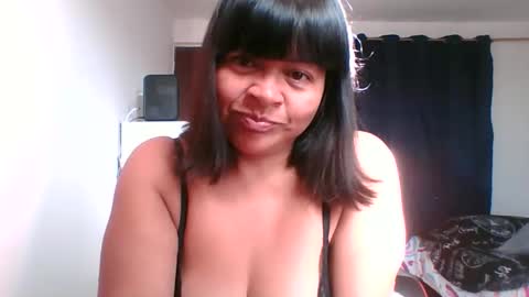 Snapshot of adrianagogo18 chatting on 12/01/25, 01:05 adrianagogo18 online show from 12/01/25, 01:05