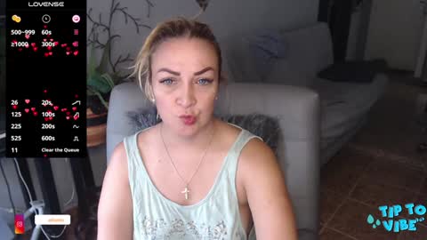 Adriana Paredes  online show from 01/21/25, 01:00