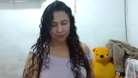 Adriana Tellez online show from 10/06/25, 01:08