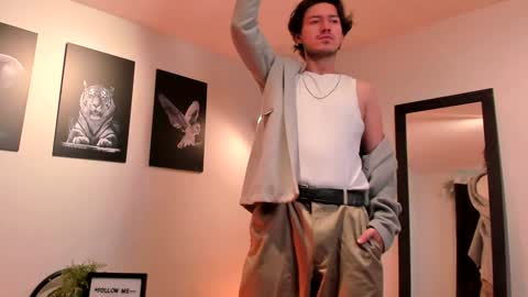 Snapshot of adrianwilliams_ chatting on 02/01/25, 12:29 Adrian Williams online show from 02/01/25, 12:29