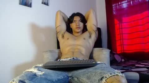 adriel_escalante online show from 12/13/25, 07:53
