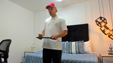 Adrein Roche online show from 02/01/25, 01:44