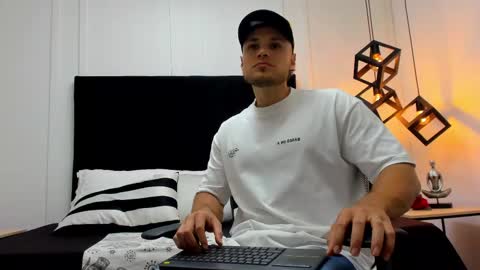 Adrein Roche online show from 02/15/25, 11:14