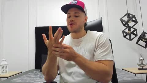 Adrein Roche online show from 09/11/25, 10:54