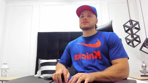 Adrein Roche online show from 09/15/25, 09:37