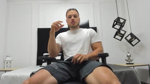 Adrein Roche online show from 09/30/25, 10:59