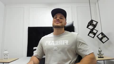 Adrein Roche online show from 10/03/25, 01:24
