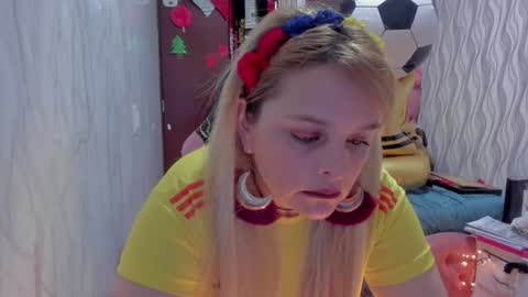adriiana_fox_ online show from 06/11/26, 04:05