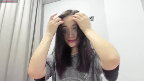 Snapshot of ae_nie chatting on 01/17/25, 12:21 Aenie online show from 01/17/25, 12:21