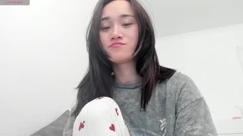 Snapshot of ae_nie chatting on 03/11/25, 08:20 Aenie online show from 03/11/25, 08:20