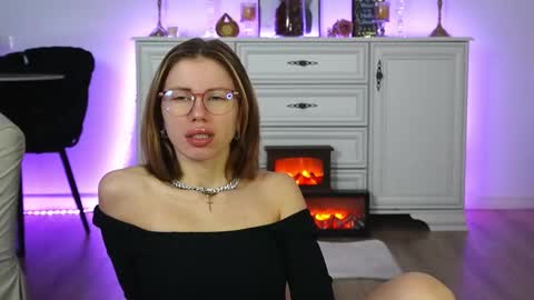 Aelia online show from 10/16/25, 04:35