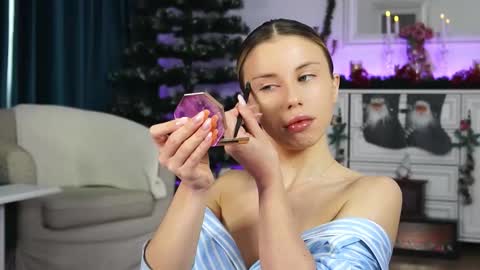 Snapshot of aelia_anara chatting on 12/18/25, 06:30 Aelia online show from 12/18/25, 06:30