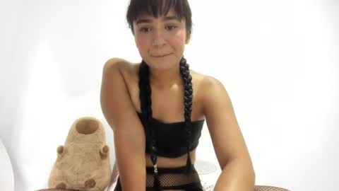 Pau  online show from 07/25/26, 09:12