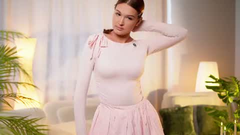 Hi Im Eva online show from 06/26/26, 11:36