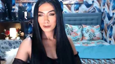 Snapshot of affairtoyourgoddesskhendra chatting on 10/19/25, 09:26 Dominant Goddess Contessa online show from 10/19/25, 09:26