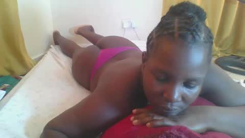 Snapshot of africanbeauty4 chatting on 11/18/25, 12:53 ELIZABETH online show from 11/18/25, 12:53