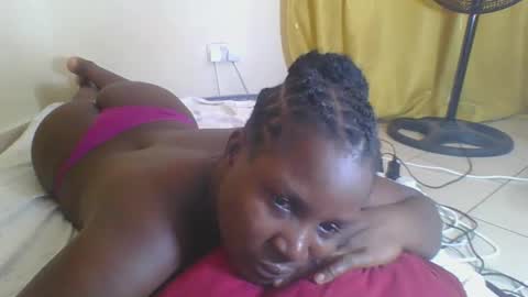 Snapshot of africanbeauty4 chatting on 11/21/25, 08:35 ELIZABETH online show from 11/21/25, 08:35