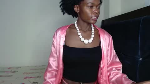 Snapshot of africas_booty842808 chatting on 09/20/25, 12:11 Mia online show from 09/20/25, 12:11