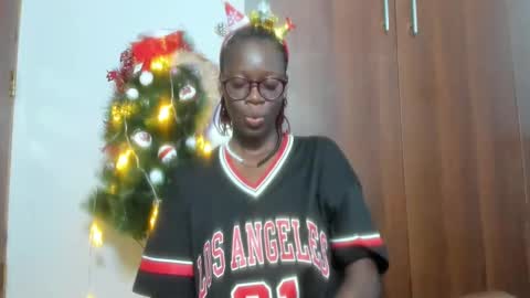 Snapshot of afro_pop chatting on 12/22/24, 03:44 Leah online show from 12/22/24, 03:44