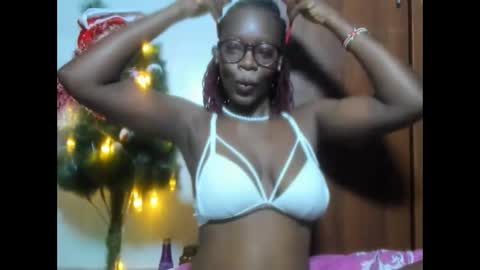 Snapshot of afro_pop chatting on 12/25/24, 02:35 Leah online show from 12/25/24, 02:35