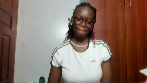 Snapshot of afro_pop chatting on 12/30/24, 04:53 Leah online show from 12/30/24, 04:53