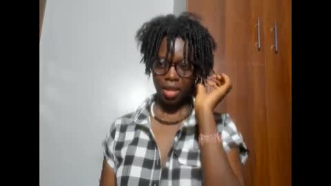 Snapshot of afro_pop chatting on 12/31/24, 09:17 Leah online show from 12/31/24, 09:17