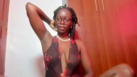 Snapshot of afro_pop chatting on 01/05/25, 11:04 Leah online show from 01/05/25, 11:04