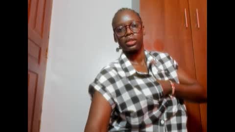 Snapshot of afro_pop chatting on 01/21/25, 07:58 Leah online show from 01/21/25, 07:58