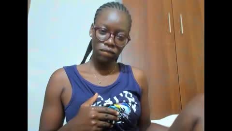 Snapshot of afro_pop chatting on 02/05/25, 04:27 Leah online show from 02/05/25, 04:27