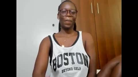 Snapshot of afro_pop chatting on 02/10/25, 04:52 Leah online show from 02/10/25, 04:52