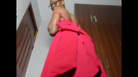 Snapshot of afro_pop chatting on 02/14/25, 03:00 Leah online show from 02/14/25, 03:00