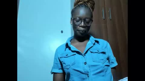 Snapshot of afro_pop chatting on 02/15/25, 03:31 Leah online show from 02/15/25, 03:31