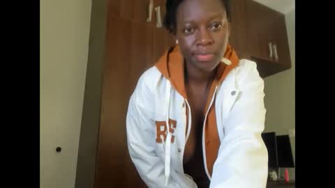 Snapshot of afro_pop chatting on 02/22/25, 06:28 Leah online show from 02/22/25, 06:28