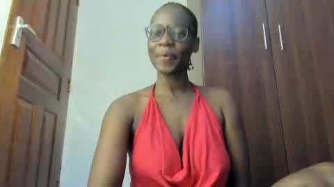Snapshot of afro_pop chatting on 03/10/25, 01:56 Leah online show from 03/10/25, 01:56