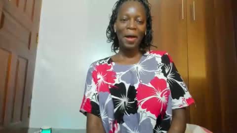 Snapshot of afro_pop chatting on 11/02/25, 12:35 Leah online show from 11/02/25, 12:35